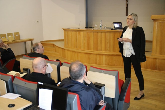 Održan susret svećenika Varaždinske biskupije o temi komunikacije u obiteljskoj krizi i prepoznavanju manipulacije u odnosima